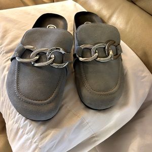 GoLo gray suede chain accent shoes size 8.5